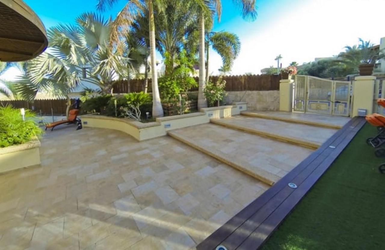 Villa Family Eilat With Heated Pool Exteriör bild