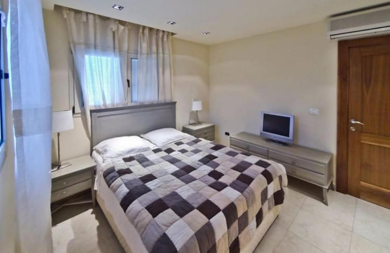 Villa Family Eilat With Heated Pool Exteriör bild