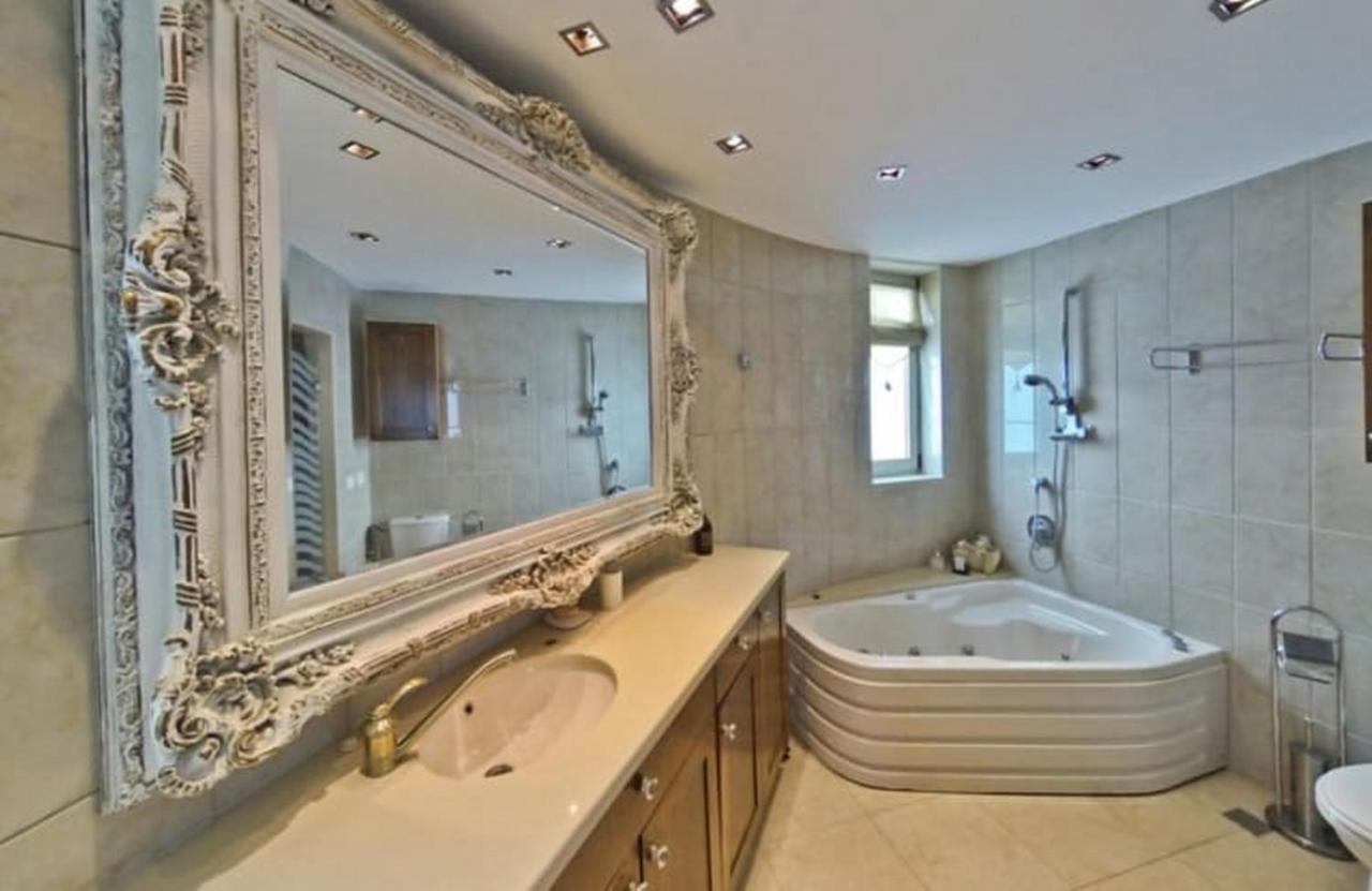 Villa Family Eilat With Heated Pool Exteriör bild