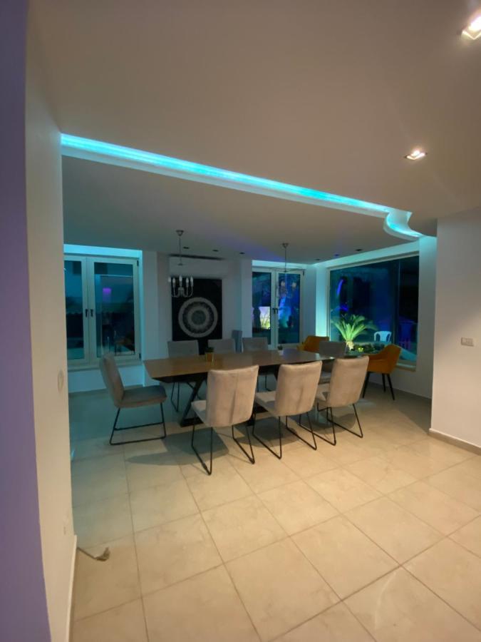 Villa Family Eilat With Heated Pool Exteriör bild